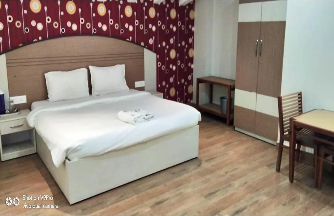 Dew Drop Inn-1